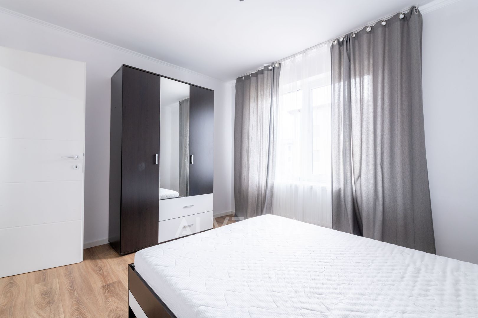 Inchiriere apartament 3 camera, 68mp + balcon, loc parcare, zona Terra - Poză 8