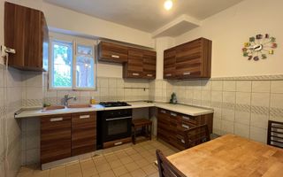 Apartament in vila cu 5 camere si curte proprie | Domenii - Casin - Poză 3