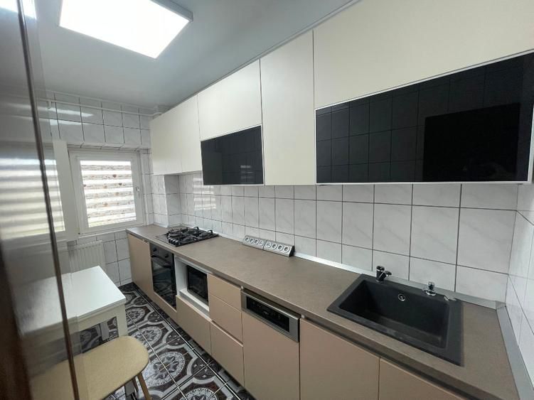 Garsonieră decomandată,renovată,aer condiționat,spațioasă, Vitan - Poză 2