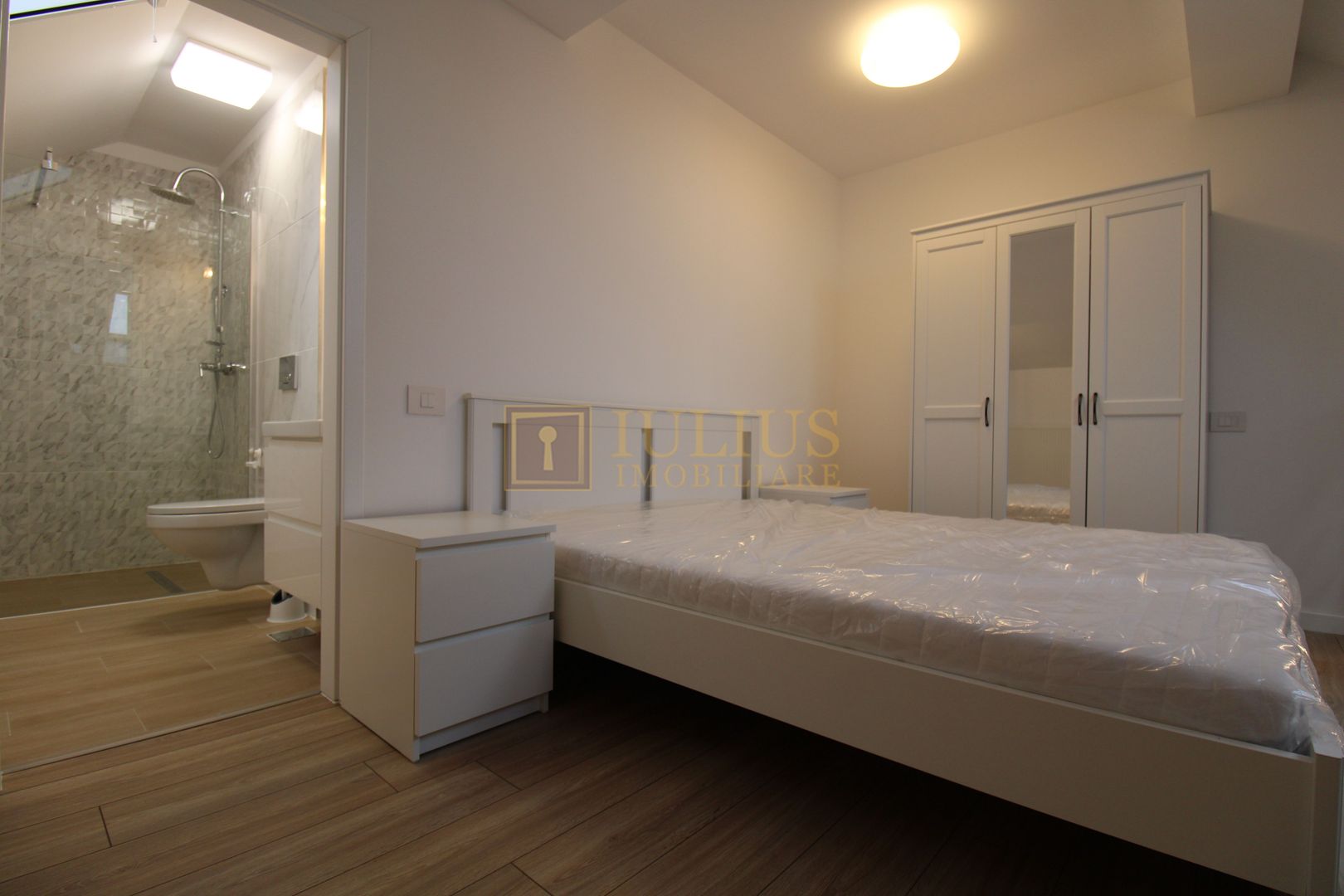 LOFT amenajat modern, 2 bai. Zona de sud. - Poză 14