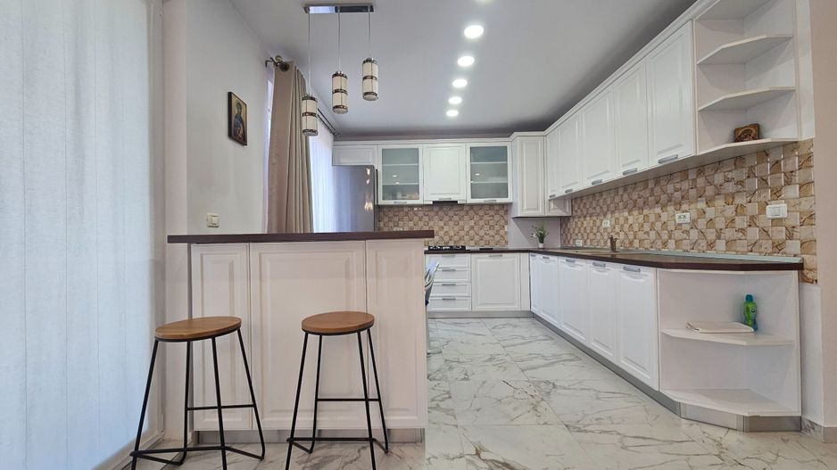 Casa de inchiriat cu  curte 500 metri Baneasa Aviatiei recent renovata - Poză 1