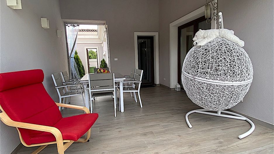 Vila deosebita cu piscina zona Dumbravita - Poză 25