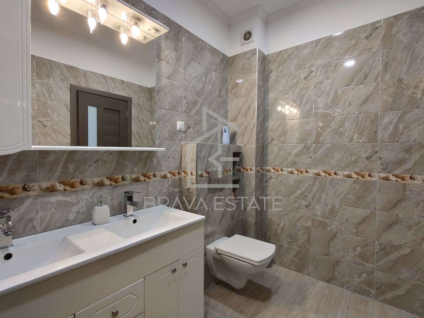 Apartament 3 camere, 80mp, mobilat, 2 balcoane, parcare, zona Terra - Poză 8