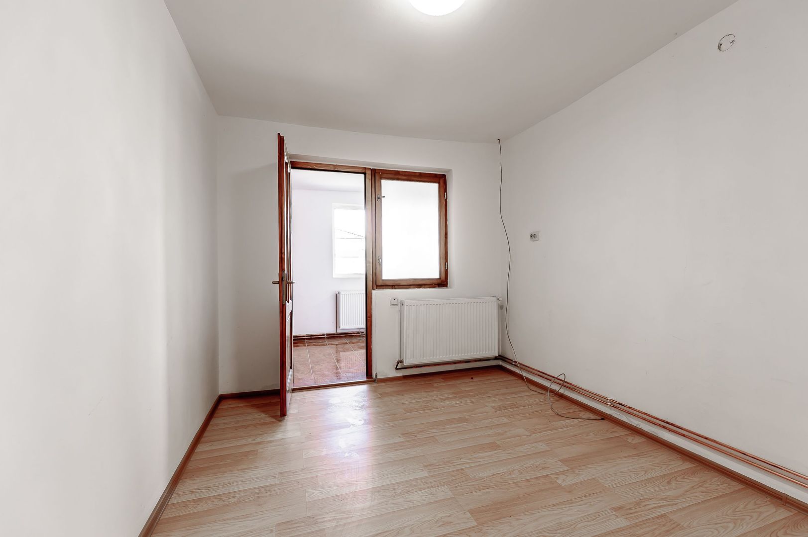 Casă renovată complet în Sânleani/Livada. - Poză 11