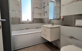 Apartament cu 3 camere, curte si loc de parcare - Poză 12