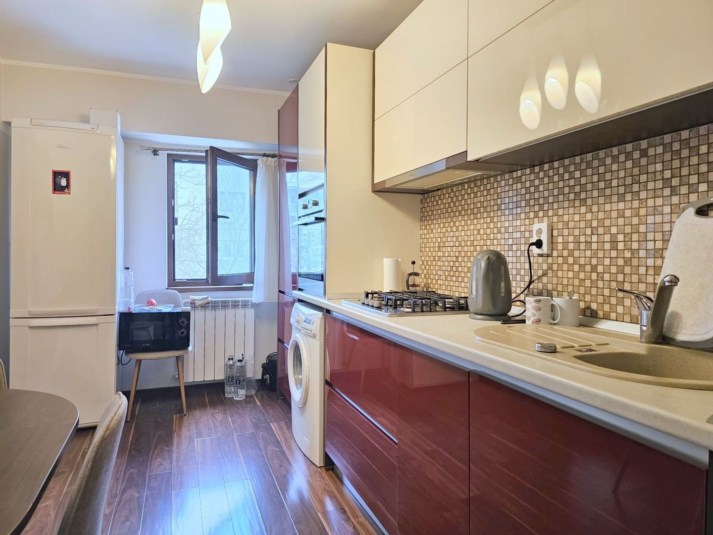 De inchiriat - 2 camere, zona centrala - biserica Sf. Precista - Poză 2