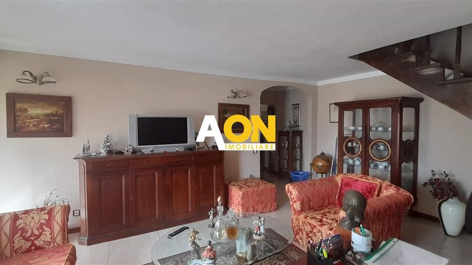 Apartament 3 camere cu scara interioara zona ultracentrala - Poză 1