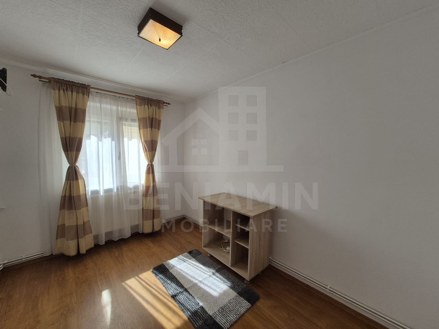 3Camere-50mp-Etaj3- Centrala Termica-50mp-Aer Conditionat-Cv9-Materna - Poză 2
