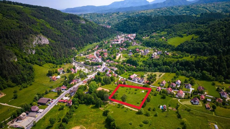 Teren intravilan plat in Bran, 1000 mp, vedere către Bucegi, utilitati - Poză 2