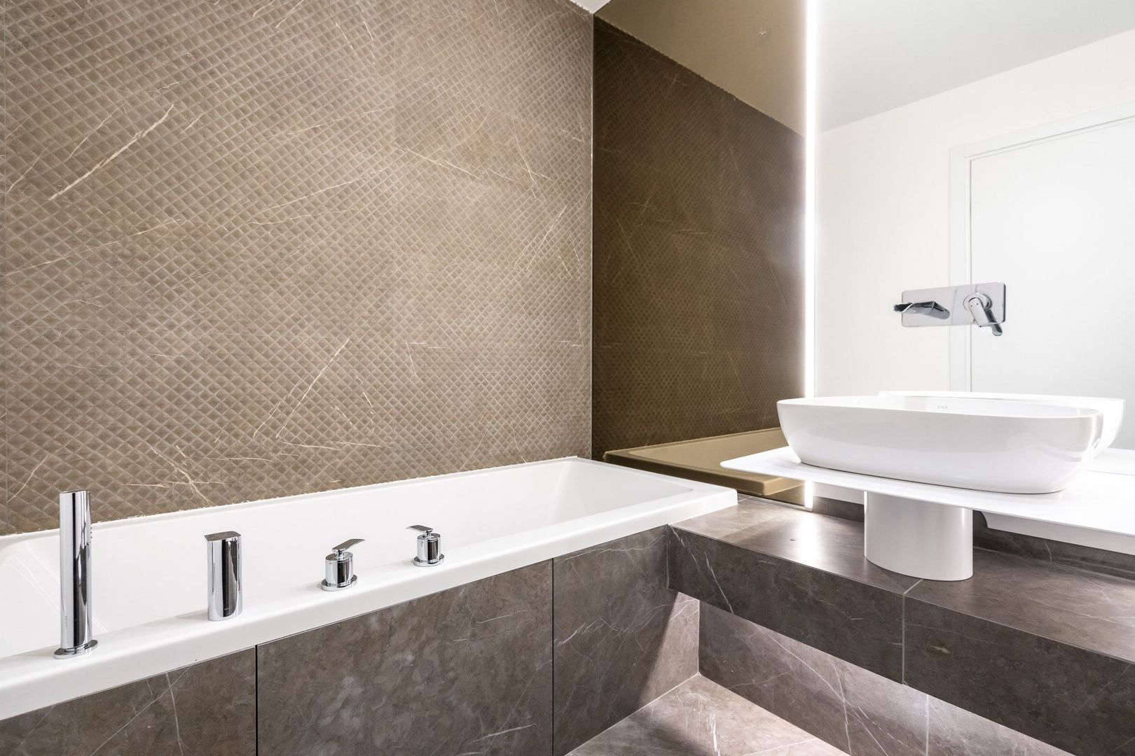 COMISION 0% - Apartament modern in imobil exclusivist, v-a-v Mall Promenada - Poză 5