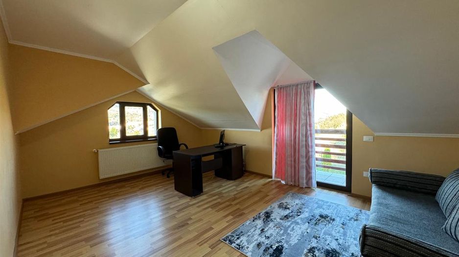 Rezidenta distincta, design arhitectural rafinat, priveliste minunata in Corunca - Poză 16