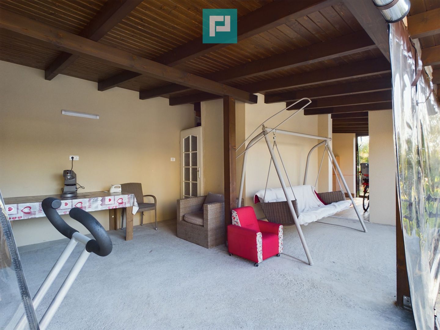 Vilă cu mansardă în Bujac - Poză 26