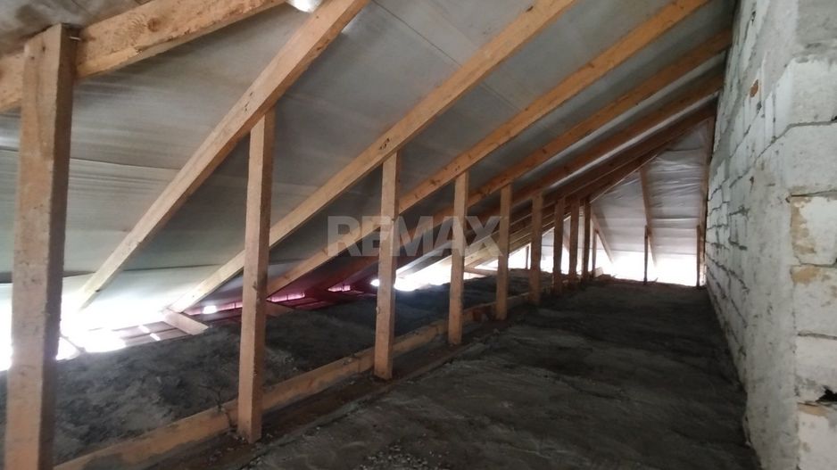 CASĂ CU 2 NIVELE – 136 m² | 4 DORMITOARE | 7 ARI ANENII NOI - Poză 22