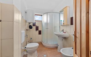 Vilă cu 6 dormitoare, 2 garaje, anexe multiple - 2076 mp teren - Poză 14