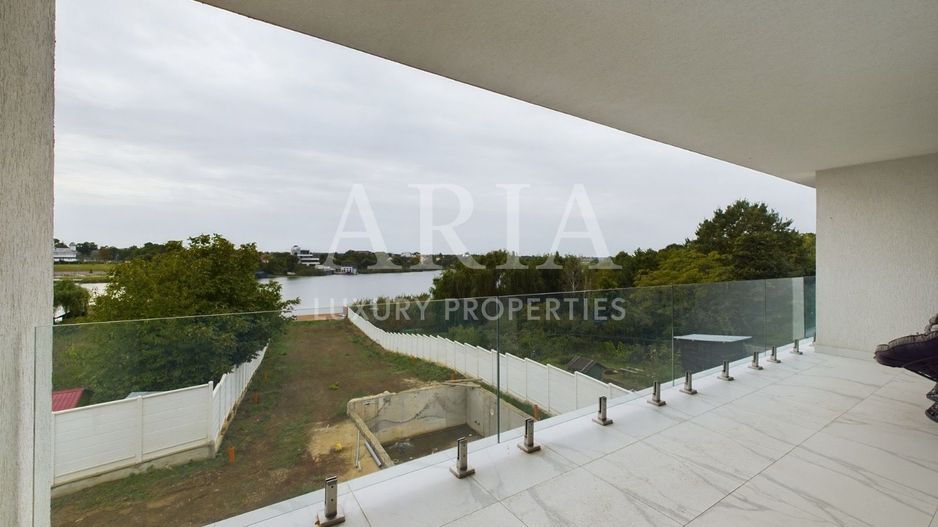 WATERFRONT VILLA 2024 FIRST RENT POOL - Poză 2