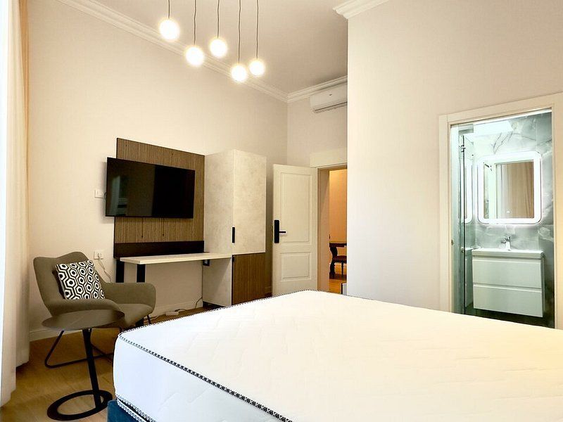 Magheru: 5 camere cu băi proprii – business regim hotelier care deja produce. - Poză 1