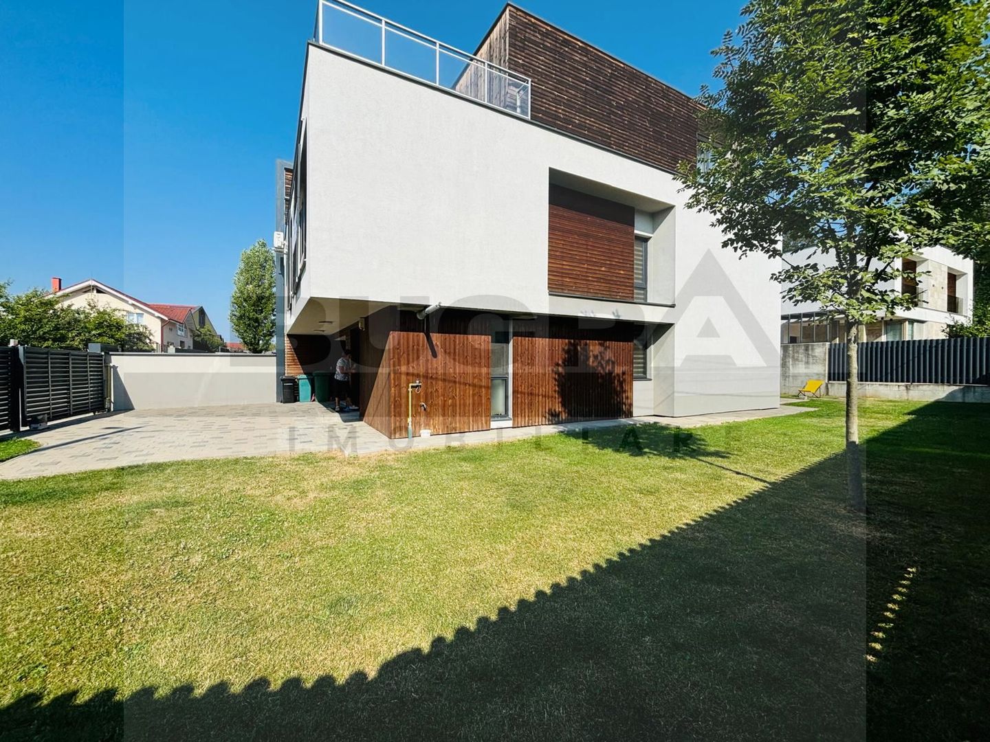 Duplex 5 camere - 228 mp, 255 teren, garaj, zona E. Ionesco - Poză 2