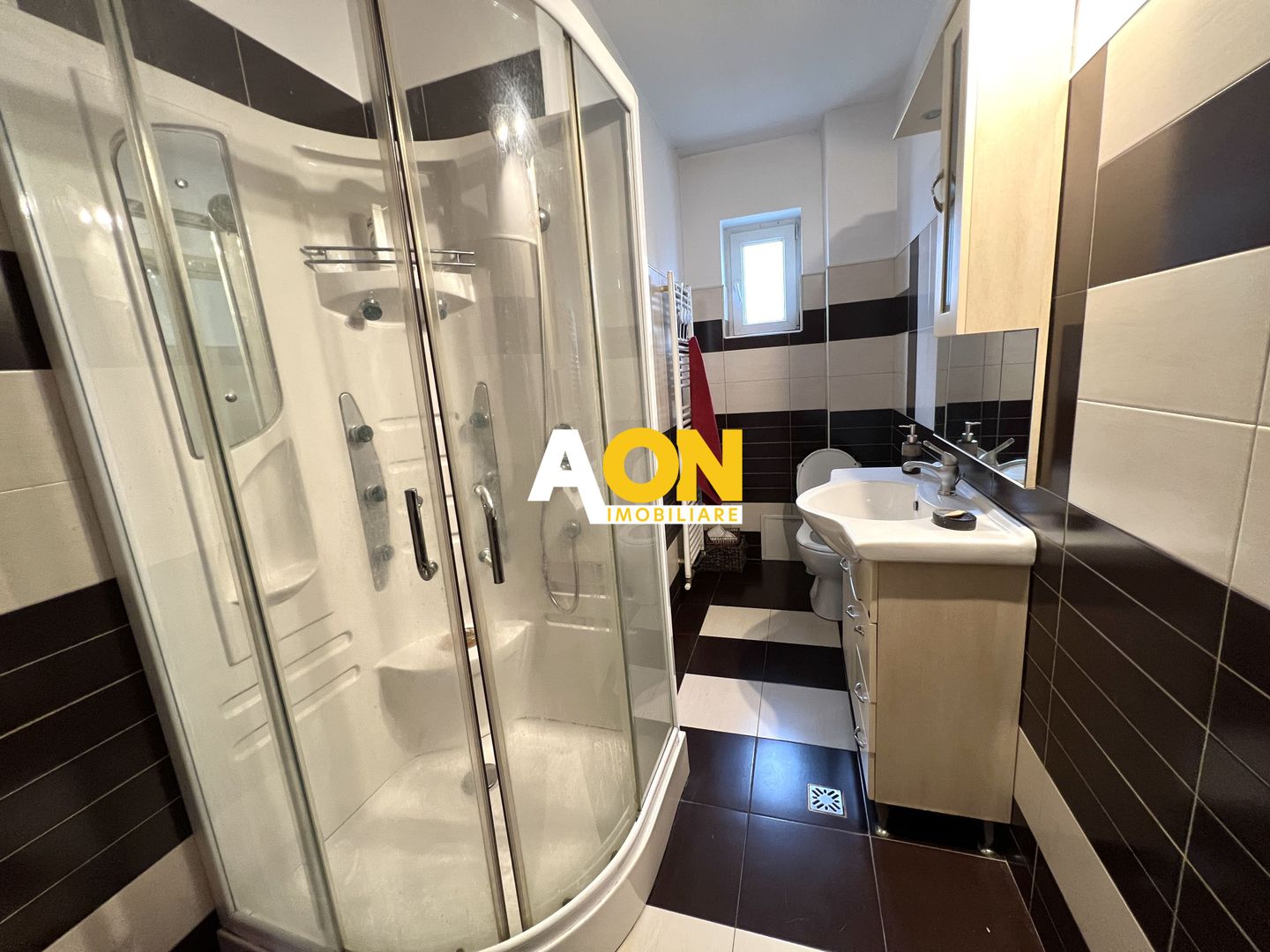 Casa de vanzare - 5 Camere, 2 Bai,  Garaj, 1000mp Teren - Poză 11