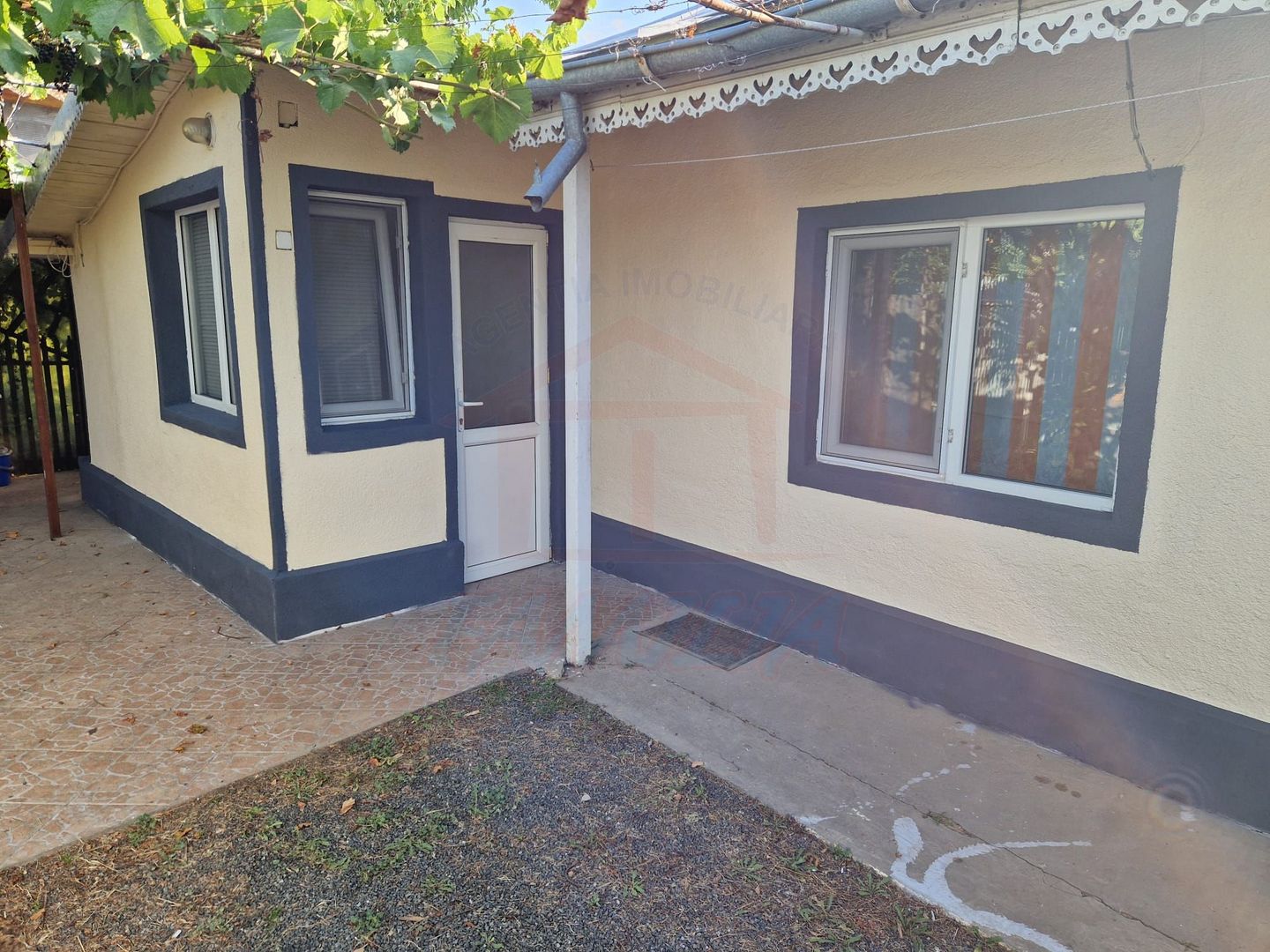 85.000 Euro- casa +magazin+garaj in com Smardan, sat Cismele, - Poză 7