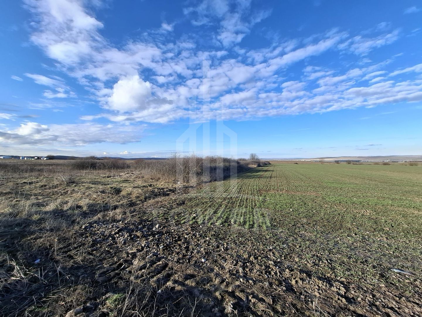 Teren Intravilan de Vânzare – 4300 mp – Cristian, zona Aeroport - Poză 1