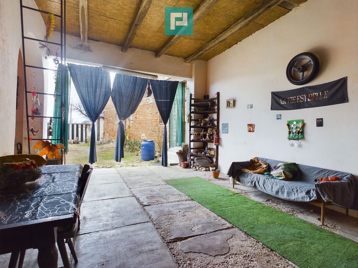 Rezidență de vis pe Valea Mureșului la Lalașinț - Poză 33