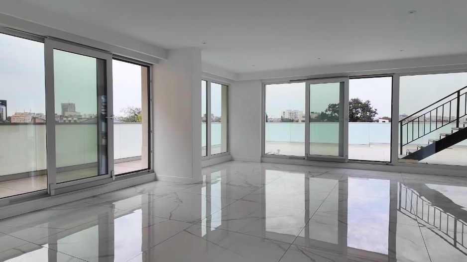 Penthouse cu 4 camere in zona Unirii, parcare si boxa in subteran - Poză 7