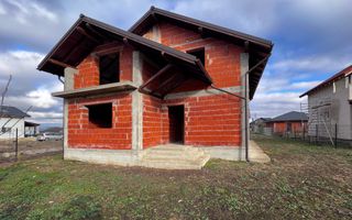 Casa P+M la rosu | 204 mp | 5 ari teren | compartimentare excelenta | Satulung. - Poză 1