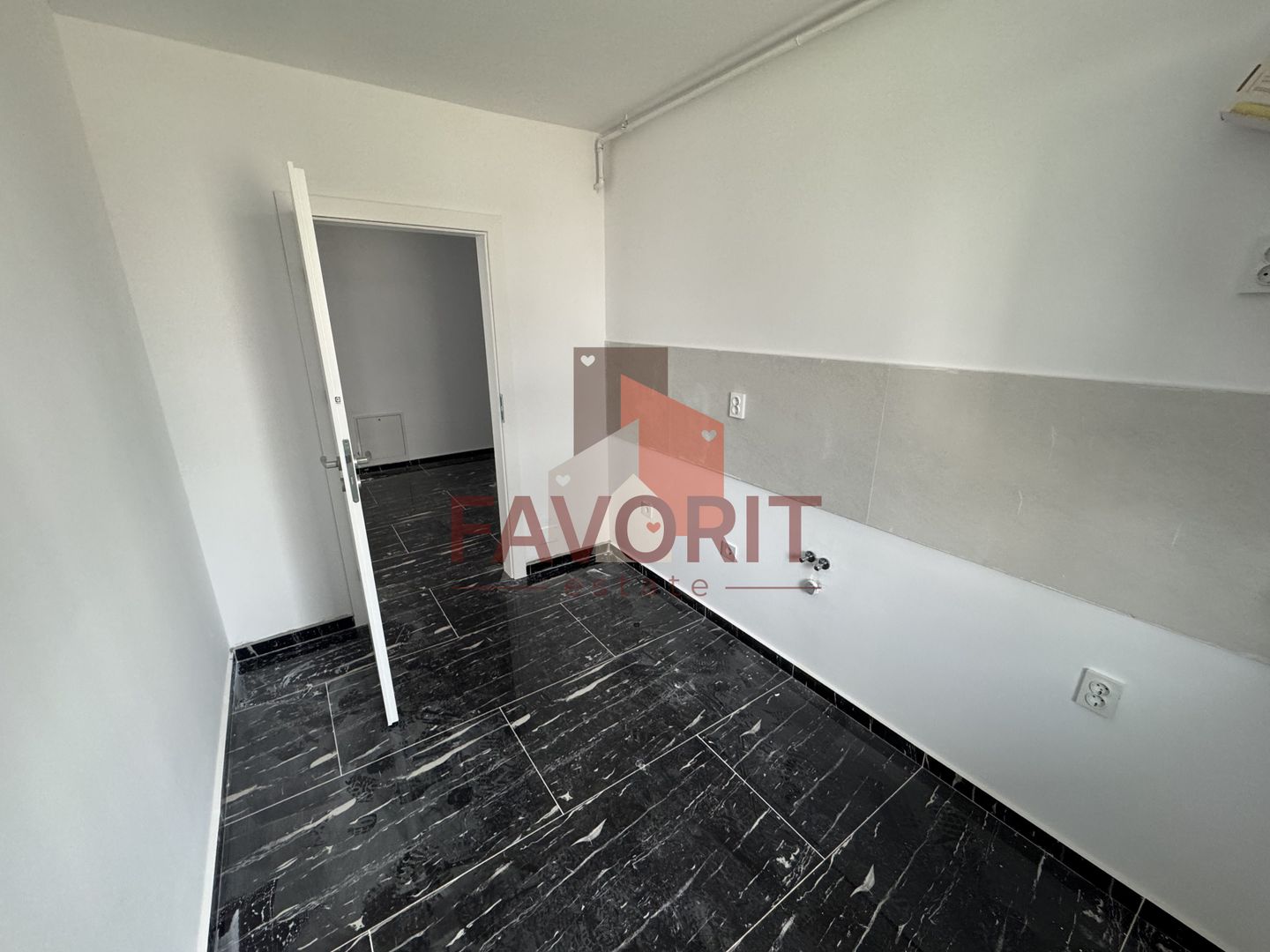 Decomandat.  Spatiu depozitare . Loc de parcare inclus - Poză 2