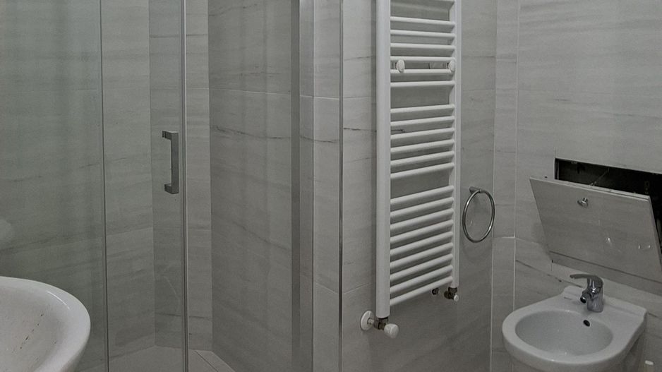 Apartament complet renovat cu scara interioara - Poză 6