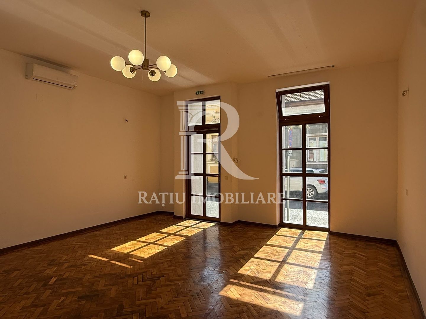 Spatiu Comercial | Ultracentral | 43 mp | Oradea - Poză 1