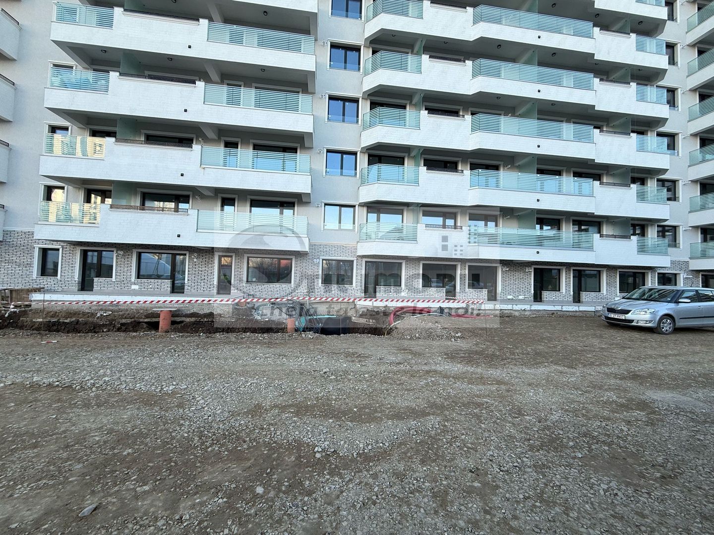 Spațiu com+Loc de parca– 40 mp, Parter, Royal Town Copou – 650€ neg. - Poză 5