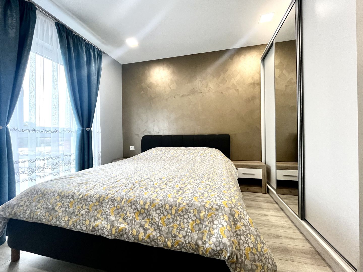 Apartament cu 3 camere, elegant, cu parcare si boxa, in zona Aradului - Poză 7