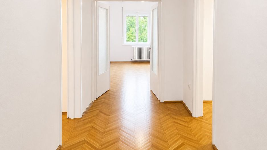 Apartament spațios cu 3 camere, 87 mp utili, 2 garaje, etaj 1 la casă - Poză 3