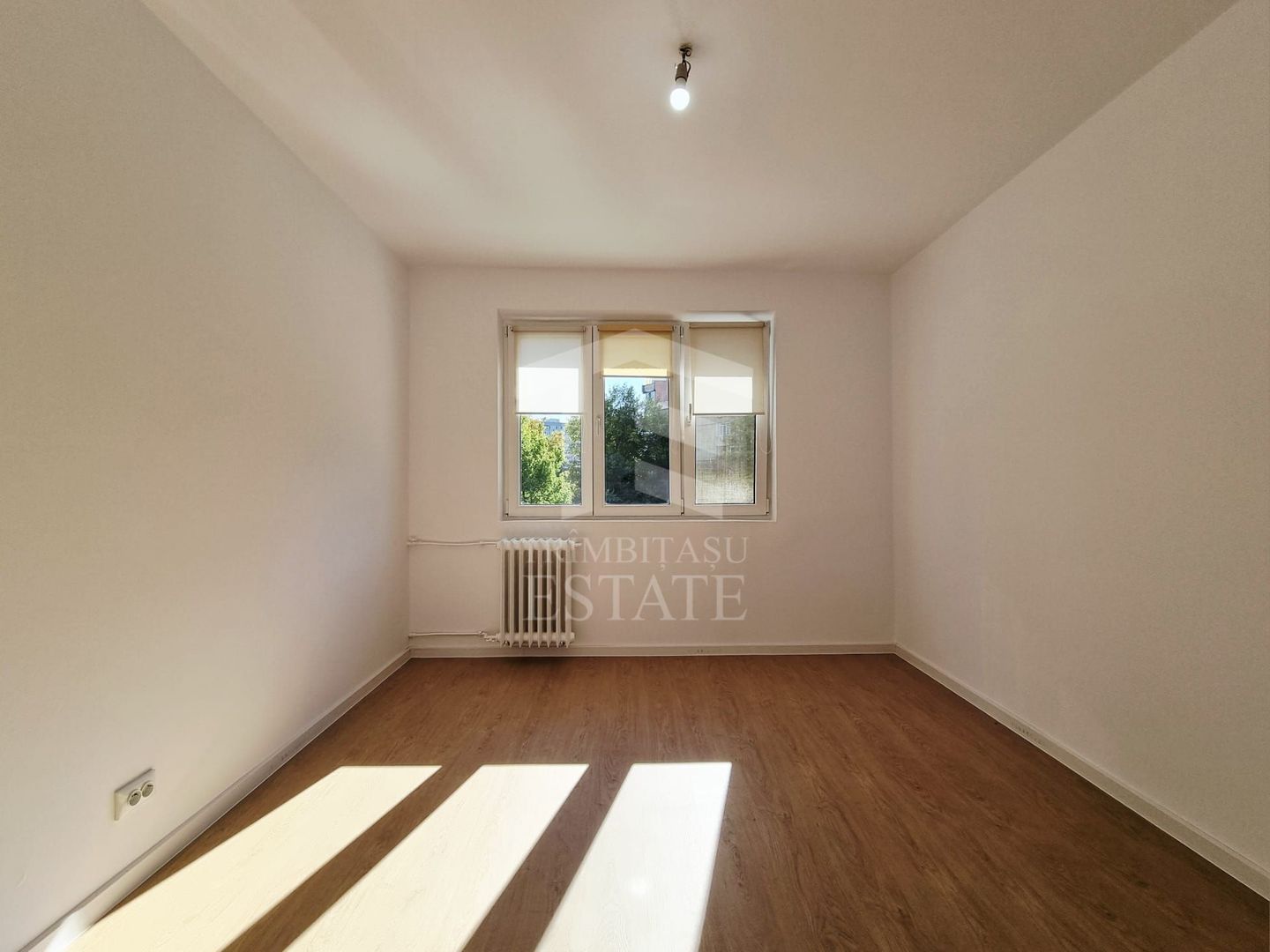 MILITARI LUJERULUI METROU 2 Camere Etaj 2din4 Bloc Reabilitat Termic - Poză 1