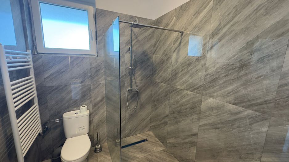 CASA INSIRUITA PIERSICULUI, 4 CAMERE, STATIE STB, BUCATARIE MOBILATA - Poză 9