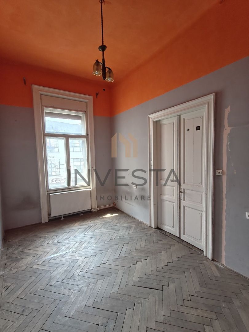 Apartament cu 2 camere cu terasa de 17 mp, tavan inalt, zona Centrala! - Poză 1