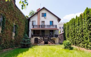 Chirie, casă/vilă, 6 camere, situată in inima capitalei - Poză 1