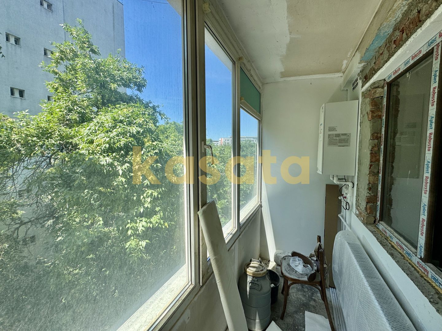 Pentru renovat - vanzare 2 camere la 200 de metri de statia de metrou - Poză 2