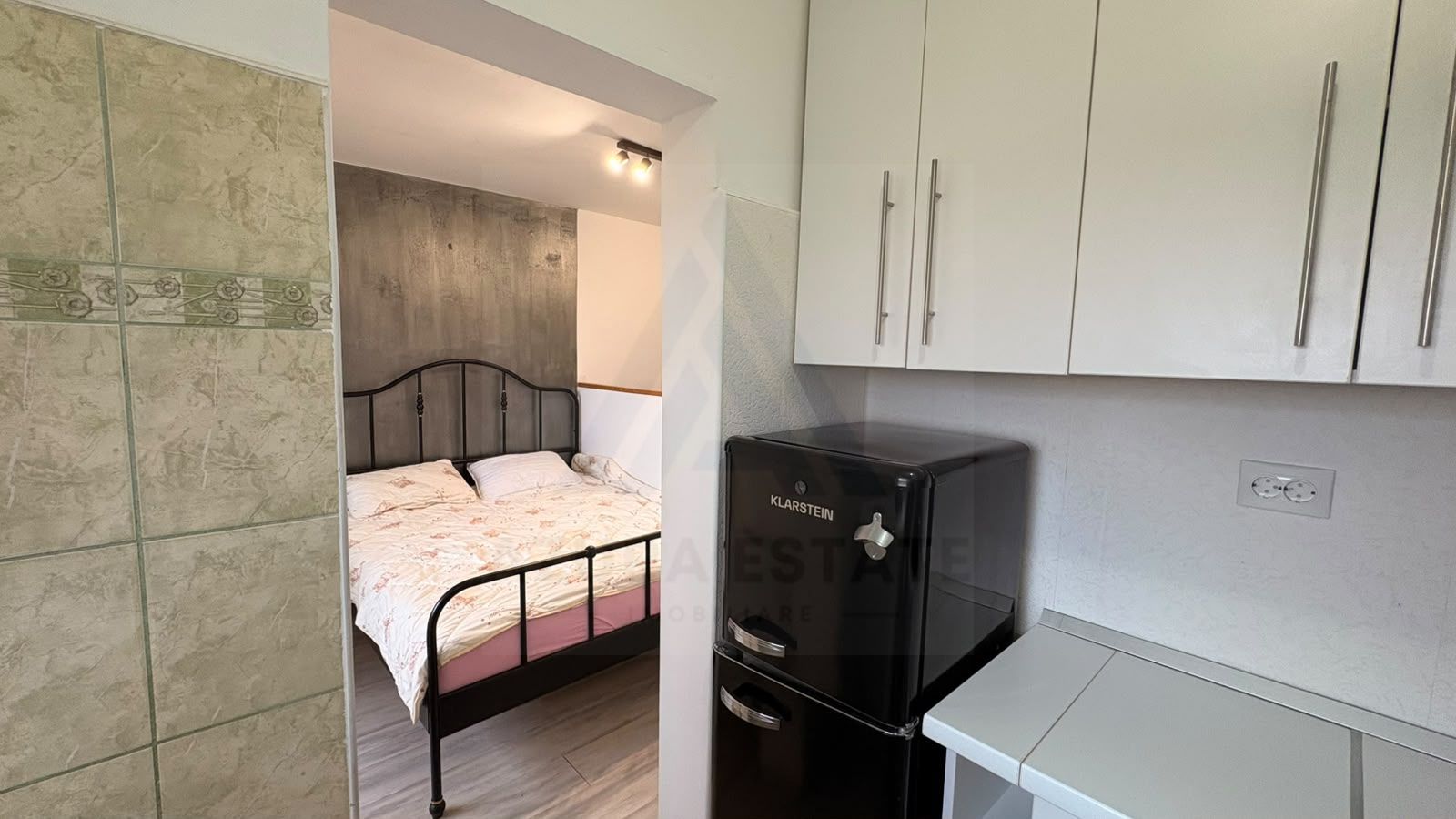 Studio renovat cu balcon inchis si bucatarie separata pe Siretului - Poză 5