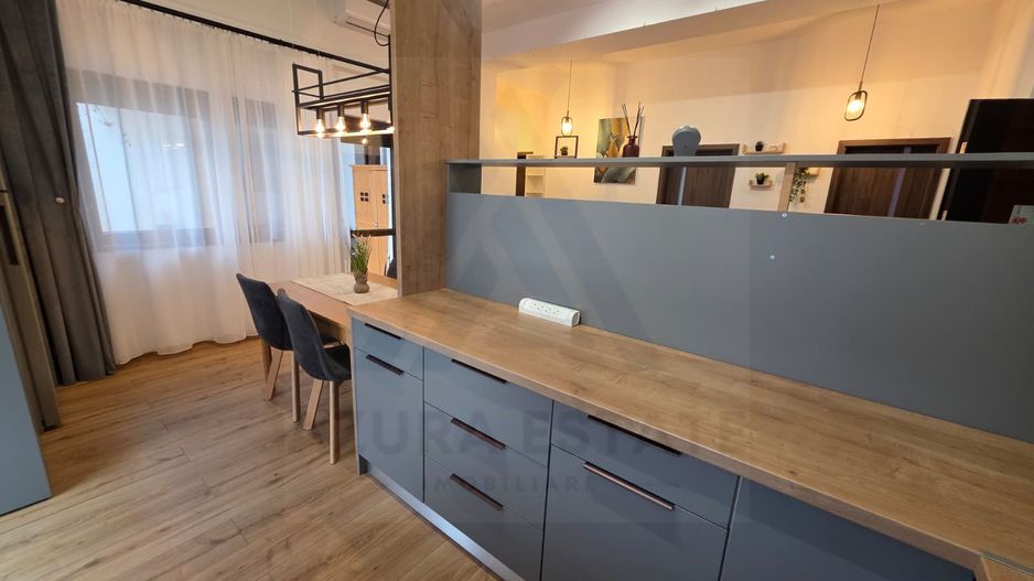Penthouse spatios 80 mp utili 2 balcoane si terasa parcare Selimbar - Poză 1