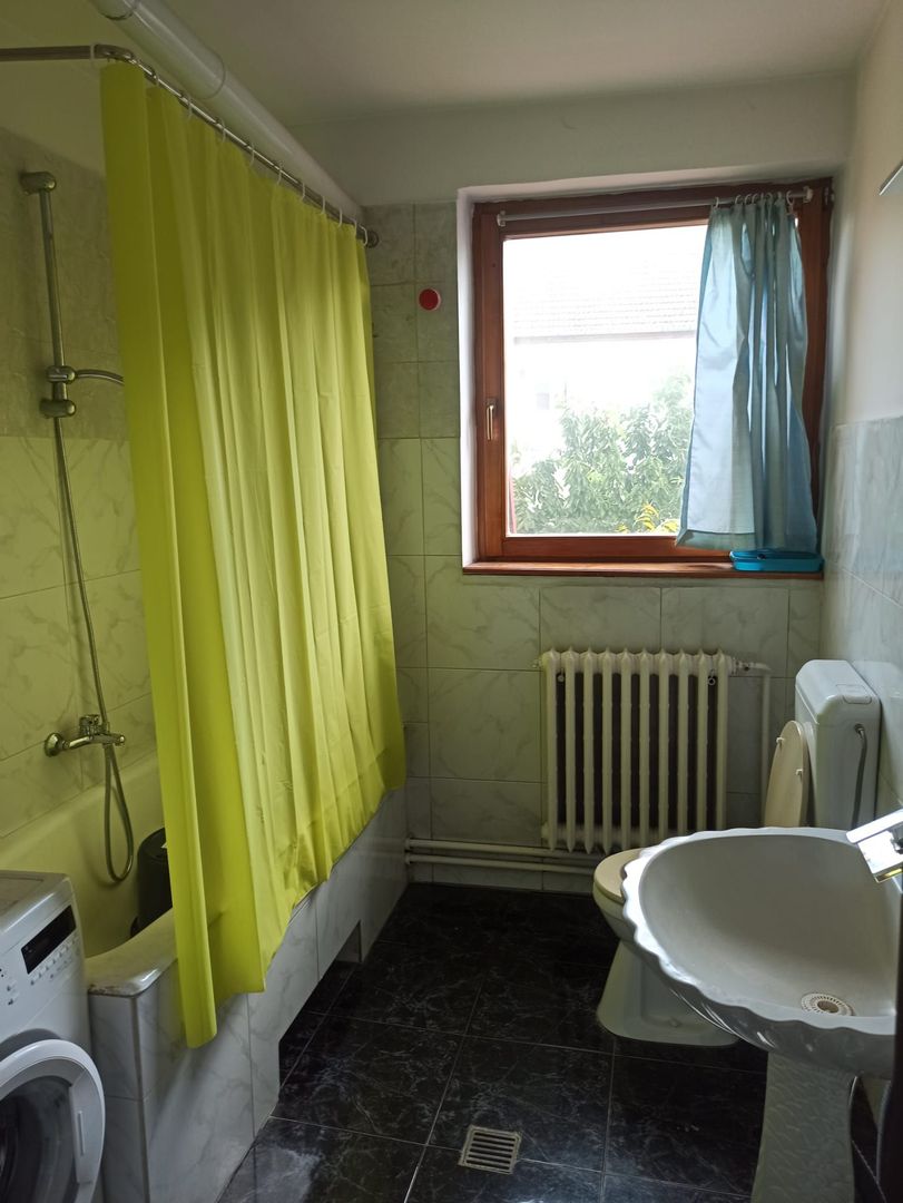 CASA CU 6 CAMERE ZONA CENTRAL - Poză 15