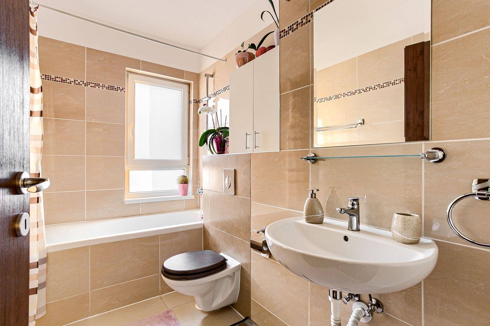 VÂNDUT! Apartament modern cu 3 camere - Poză 6