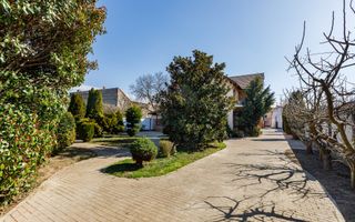 Casa deosebita cu teren de sport in zona semi centrala in Lugoj - Poză 11