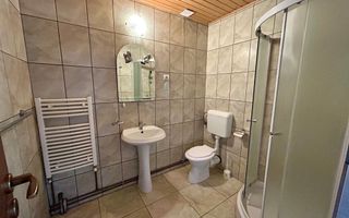 Pensiune cu potențial deosebit, vedere spectaculoasă spre Piatra Craiului - Poză 15