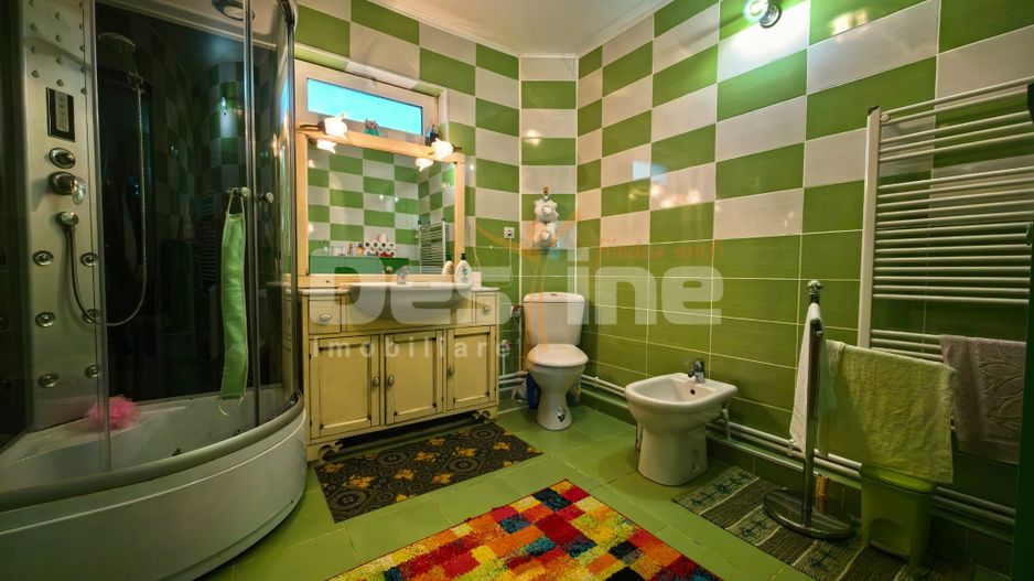 Vila cu etaj si mansarda, teren 7.200 mp, 1.550 mp intravilan - Poză 8