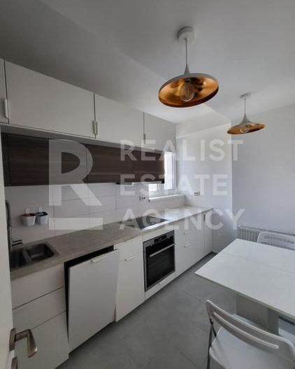 Studio semidecomandat cu zonă de dormit separată + parcare subterană - Poză 4