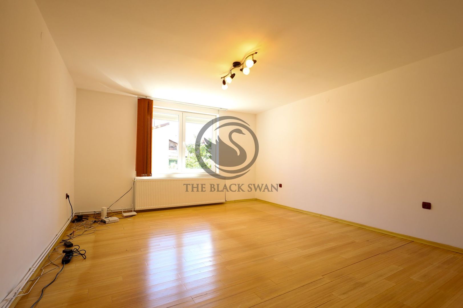 Apartament 2 Camere | Zona Centrală | Acces Privat și Parcare - Poză 2