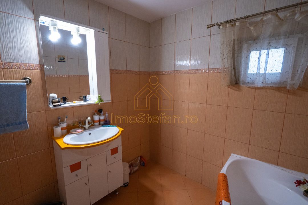 Casă modernă și cochetă cu grădină frumoasă în Techirghiol - Poză 11