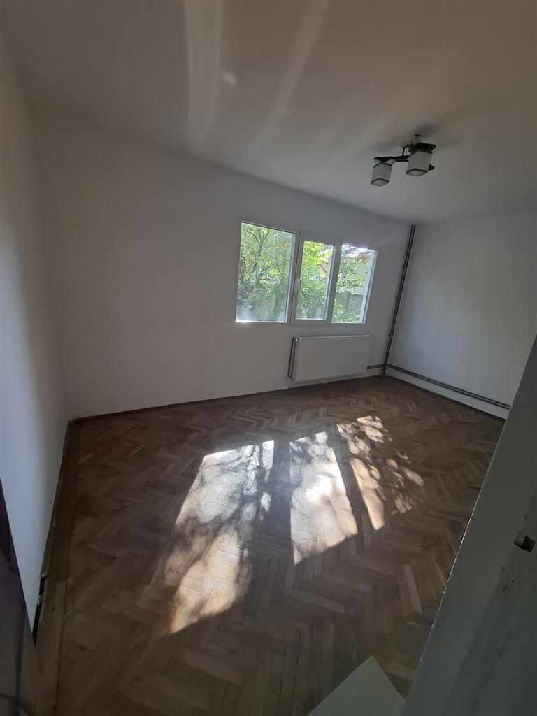 Favorit-Gh Lazar 3 camere parter cu centrala proprie - Poză 8