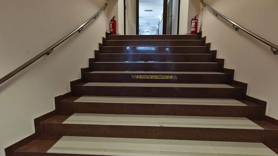 Birouri spatioase in cladire de birouri - Poză 8